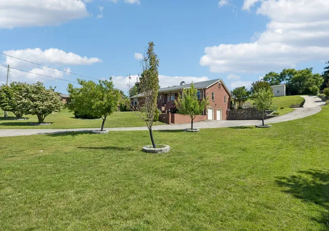 Photo 3 of Single family home for sale at 920 Kelly June Dr, Mount Juliet, TN 37122 | MLS# 3262963 | Listing updated on 2026-10-07