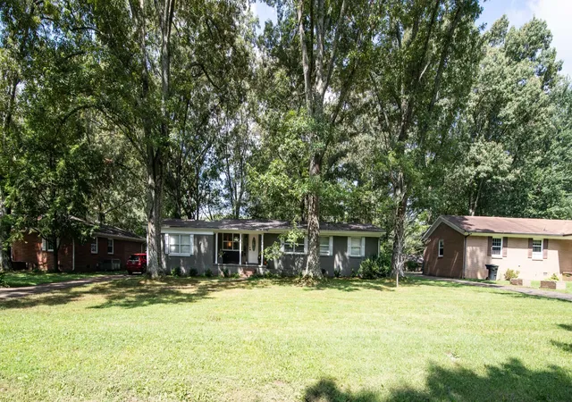 Photo 2 of Single family home for sale at 207 Old Fort St, Tullahoma, TN 37388 | MLS# 3265767 | Listing updated on 2026-09-08