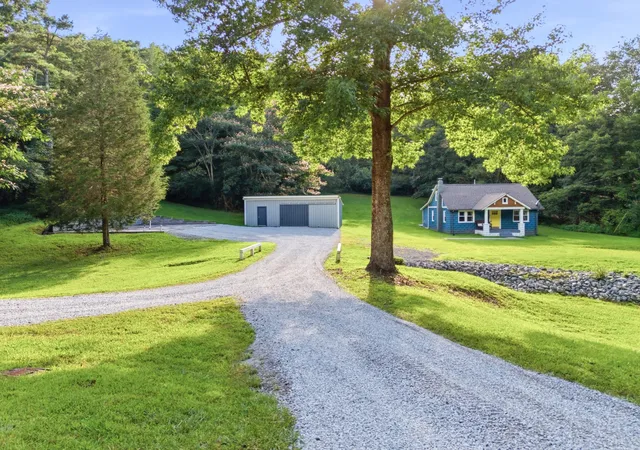 Photo 3 of Single family home for sale at 1199 Hillcrest Rd, Dickson, TN 37055 | MLS# 3270717 | Listing updated on 2026-09-14