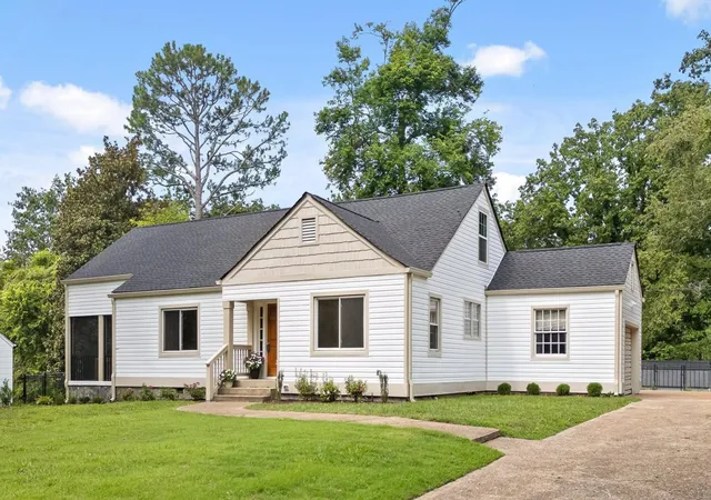Photo 1 of Single family home for sale at 2821 Ozark Rd, Chattanooga, TN 37415 | MLS# 3262808 | Listing updated on 2026-09-21
