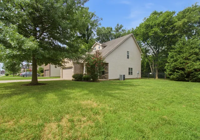 Photo 3 of Single family home for sale at 2204 Burnside Dr, Murfreesboro, TN 37128 | MLS# 3264271 | Listing updated on 2026-09-10