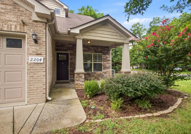 Photo 3 of Single family home for sale at 2204 Burnside Dr, Murfreesboro, TN 37128 | MLS# 3264271 | Listing updated on 2026-09-10