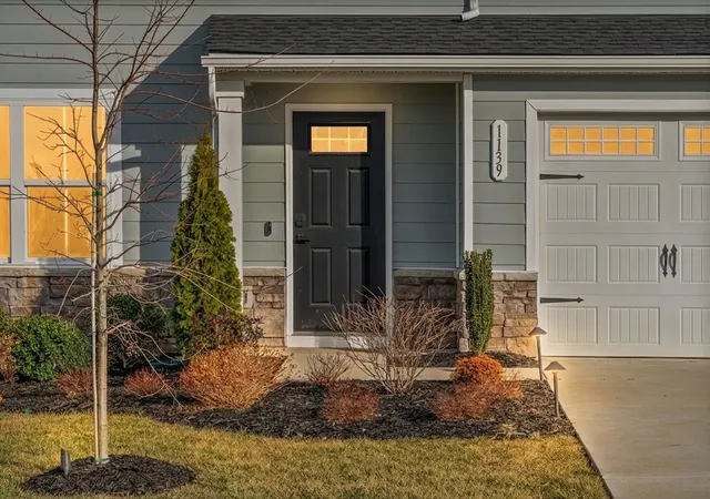 Photo 2 of Single family home for sale at 1139 Lisenbee Way, Clarksville, TN 37042 | MLS# 3262968 | Listing updated on 2026-10-08