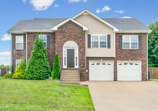 Photo 2 of Single family home for sale at 2774 Cascade Dr, Clarksville, TN 37042 | MLS# 3278174 | Listing updated on 2026-09-14