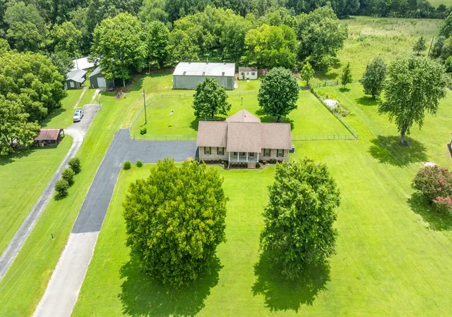 Photo 2 of Single family home for sale at 442 S Military St, Loretto, TN 38469 | MLS# 3263315 | Listing updated on 2026-09-13
