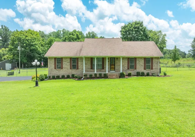 Photo 3 of Single family home for sale at 442 S Military St, Loretto, TN 38469 | MLS# 3263315 | Listing updated on 2026-09-13