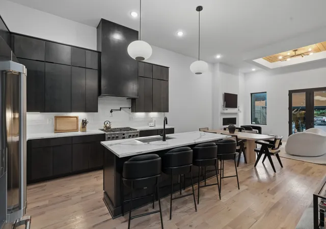 Photo 2 of Townhouse for sale at 607b Moore Ave, Nashville, TN 37203 | MLS# 3264008 | Listing updated on 2026-09-08