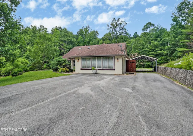 Photo 2 of Single family home for sale at 395 Ashley Ln, Oneida, TN 37841 | MLS# 3263265 | Listing updated on 2026-09-15