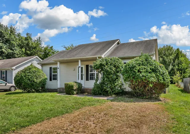 Photo 3 of Single family home for sale at 1634 Hannibal Dr, Oak Grove, KY 42262 | MLS# 3333793 | Listing updated on 2026-09-21