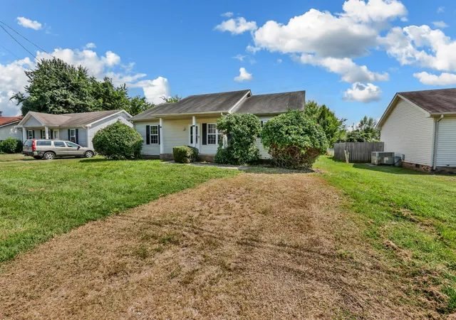Photo 3 of Single family home for sale at 1634 Hannibal Dr, Oak Grove, KY 42262 | MLS# 3333793 | Listing updated on 2026-09-21