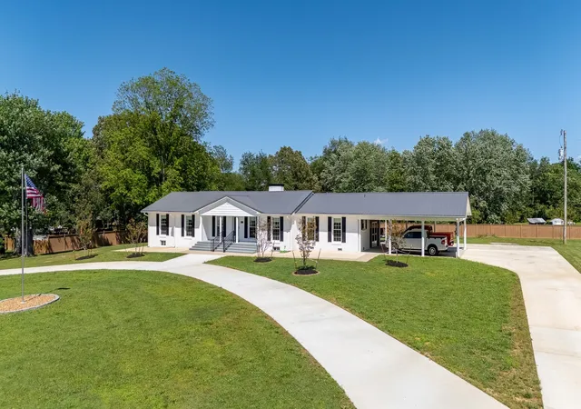 Photo 3 of Single family home for sale at 1448 Baker Ln, Lawrenceburg, TN 38464 | MLS# 3268547 | Listing updated on 2026-09-28