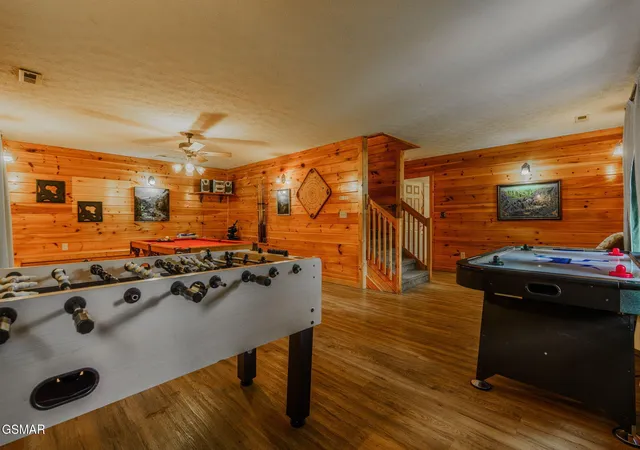 Photo 1 of Single family home for sale at 937 Ski Mountain Rd, Gatlinburg, TN 37738 | MLS# 3591692 | Listing updated on 2026-09-14