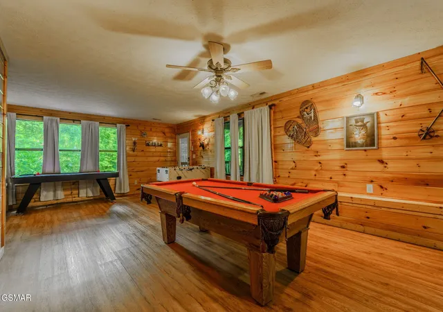 Photo 4 of Single family home for sale at 937 Ski Mountain Rd, Gatlinburg, TN 37738 | MLS# 3591692 | Listing updated on 2026-09-14