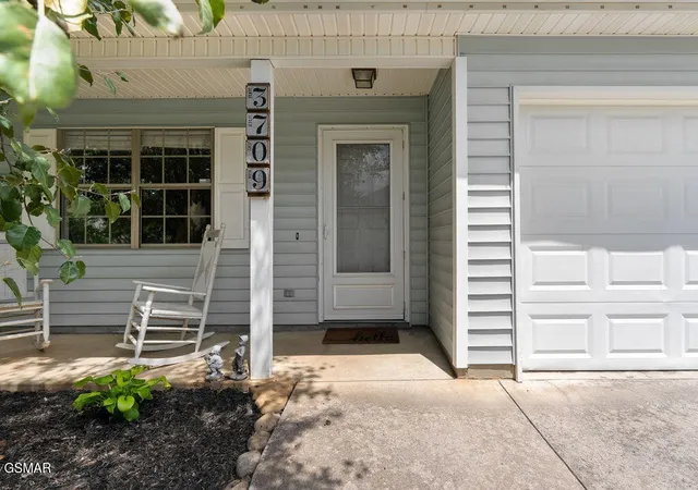 Photo 3 of Single family home for sale at 3709 Holgate Ln, Powell, TN 37849 | MLS# 3288524 | Listing updated on 2026-09-24