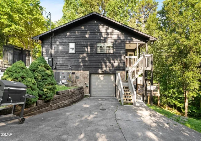Photo 2 of Single family home for sale at 1635 S Mountain View Rd, Sevierville, TN 37876 | MLS# 3305338 | Listing updated on 2026-10-22