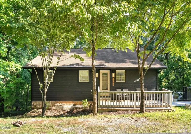 Photo 3 of Single family home for sale at 1635 S Mountain View Rd, Sevierville, TN 37876 | MLS# 3305338 | Listing updated on 2026-10-22