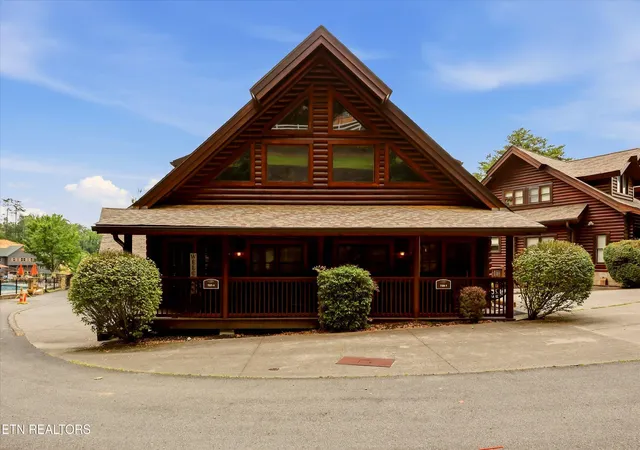 Photo 1 of Single family home for sale at 727 Golf View Blvd, Pigeon Forge, TN 37863 | MLS# 3269934 | Listing updated on 2026-09-11