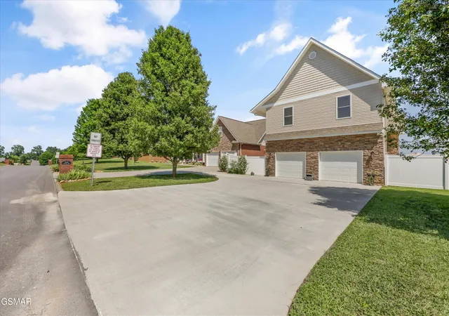 Photo 3 of Single family home for sale at 1463 Benjamin Blvd, Sevierville, TN 37876 | MLS# 3591710 | Listing updated on 2026-09-29