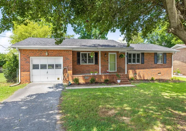 Photo 1 of Single family home for sale at 15 Boynton Ter, Ringgold, GA 30736 | MLS# 3270505 | Listing updated on 2026-09-11
