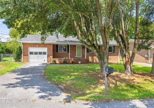 Photo 3 of Single family home for sale at 15 Boynton Ter, Ringgold, GA 30736 | MLS# 3270505 | Listing updated on 2026-09-11