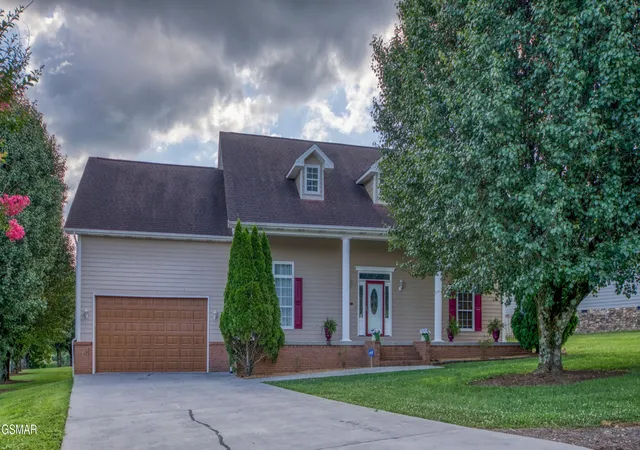 Photo 2 of Single family home for sale at 1833 Edward Dr, Sevierville, TN 37876 | MLS# 3545634 | Listing updated on 2026-09-24