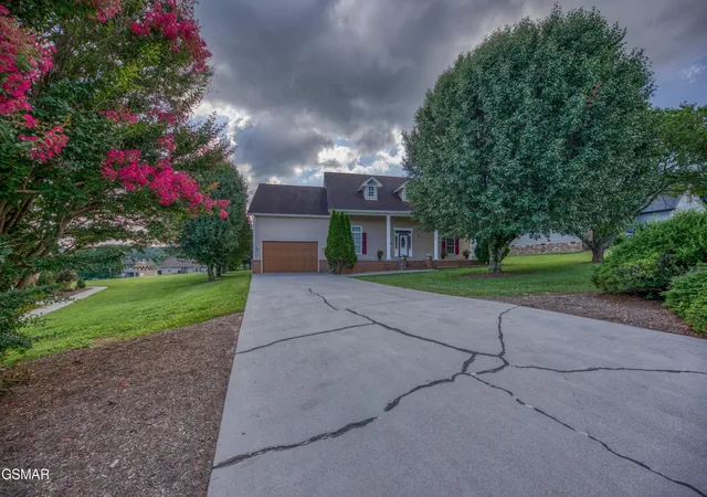 Photo 3 of Single family home for sale at 1833 Edward Dr, Sevierville, TN 37876 | MLS# 3545634 | Listing updated on 2026-09-24