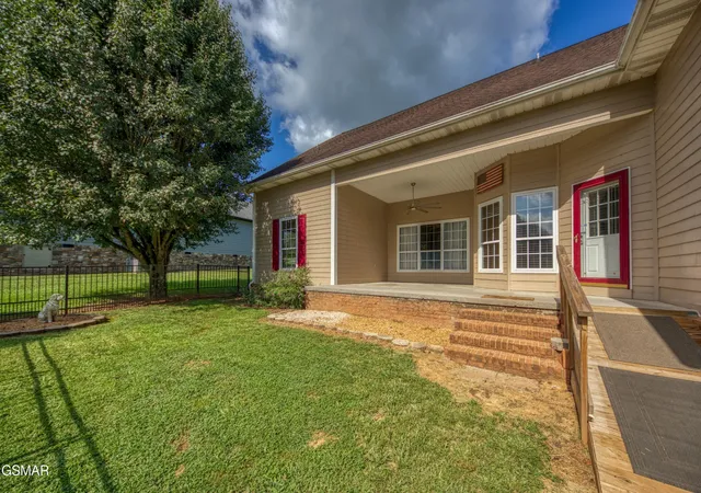 Photo 3 of Single family home for sale at 1833 Edward Dr, Sevierville, TN 37876 | MLS# 3545634 | Listing updated on 2026-09-24