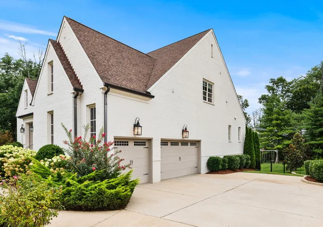 Photo 3 of Mansion for sale at 4514 Shys Hl Rd, Nashville, TN 37215 | MLS# 3516267 | Listing updated on 2026-09-13