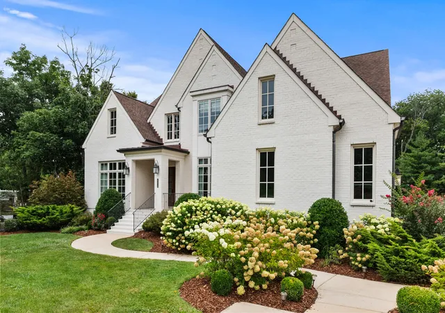 Photo 3 of Single family home for sale at 4514 Shys Hl Rd, Nashville, TN 37215 | MLS# 3516267 | Listing updated on 2026-09-13