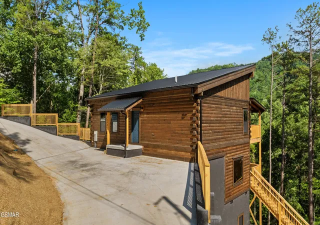 Photo 3 of Sale Pending at 2656 Sunset Rd, Sevierville, TN 37862 | MLS# 3591714 | Listing updated on 2026-09-14