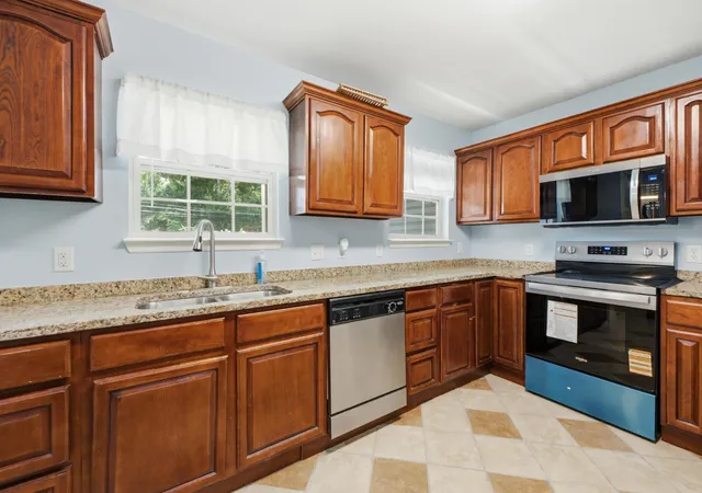 Photo 3 of Townhouse for sale at 1353 Village Green Dr, Hixson, TN 37343 | MLS# 3298211 | Listing updated on 2026-09-11