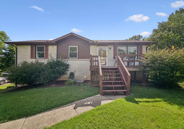 Photo 1 of Single family home for sale at 127 Lynhurst Cir, Hendersonville, TN 37075 | MLS# 3279257 | Listing updated on 2026-09-11