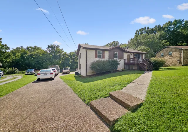 Photo 3 of Single family home for sale at 127 Lynhurst Cir, Hendersonville, TN 37075 | MLS# 3279257 | Listing updated on 2026-09-11