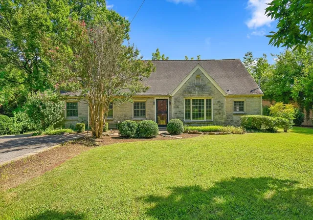 Photo 1 of Single family home for sale at 2011 Cedar Ln, Nashville, TN 37212 | MLS# 3285765 | Listing updated on 2026-09-15