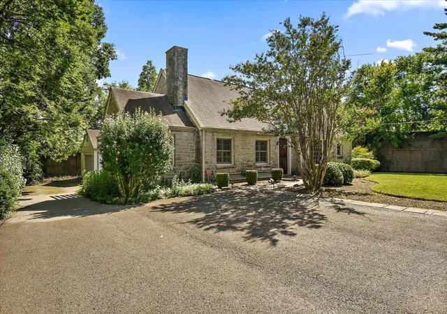 Photo 3 of Single family home for sale at 2011 Cedar Ln, Nashville, TN 37212 | MLS# 3285765 | Listing updated on 2026-09-15
