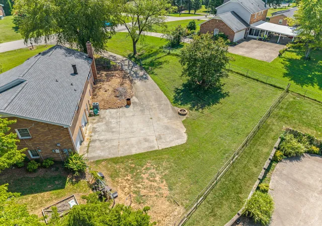Photo 3 of Single family home for sale at 1776 Auburn Dr, Clarksville, TN 37043 | MLS# 3279165 | Listing updated on 2026-09-14