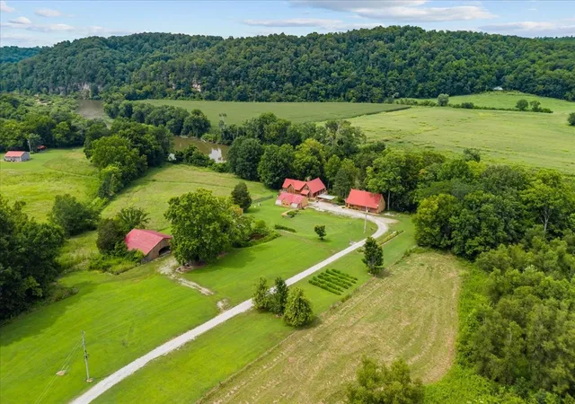 Photo 3 of Single family home for sale at 4060 Dyer Rd, Hurricane Mills, TN 37078 | MLS# 3280885 | Listing updated on 2026-09-10