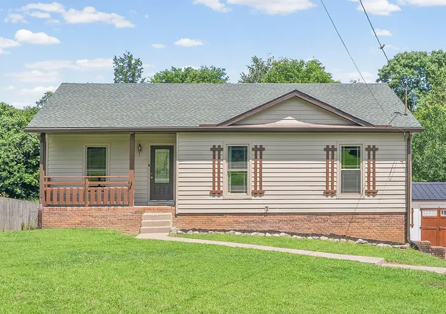 Photo 1 of Single family home for sale at 2607 Cummings Cir, Clarksville, TN 37042 | MLS# 3280798 | Listing updated on 2026-10-07