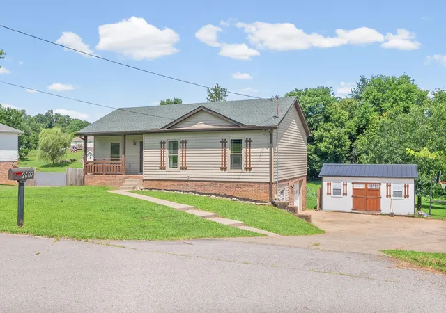 Photo 1 of Single family home for sale at 2607 Cummings Cir, Clarksville, TN 37042 | MLS# 3280798 | Listing updated on 2026-10-07