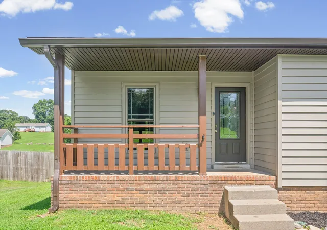 Photo 2 of Single family home for sale at 2607 Cummings Cir, Clarksville, TN 37042 | MLS# 3280798 | Listing updated on 2026-10-07