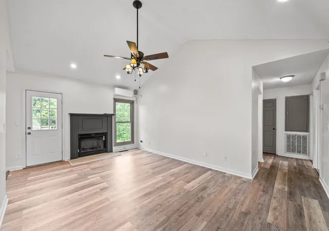 Photo 4 of Single family home for sale at 2607 Cummings Cir, Clarksville, TN 37042 | MLS# 3280798 | Listing updated on 2026-10-07