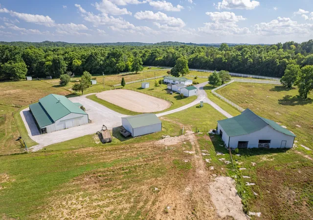 Manufactured home for sale at 2141 Carpenter Brg Rd, Columbia, TN 38401 | MLS# 3287887