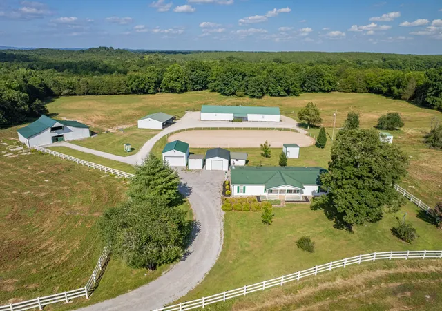 Photo 2 of Manufactured home for sale at 2141 Carpenter Brg Rd, Columbia, TN 38401 | MLS# 3287887 | Listing updated on 2026-09-15