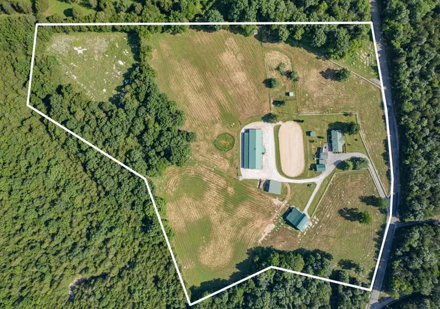 Photo 3 of Manufactured home for sale at 2141 Carpenter Brg Rd, Columbia, TN 38401 | MLS# 3287887 | Listing updated on 2026-09-15