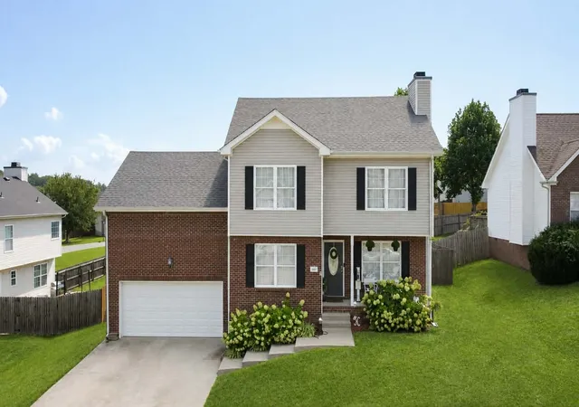Photo 1 of Single family home for sale at 3167 Cross Ridge Dr, Clarksville, TN 37040 | MLS# 3525680 | Listing updated on 2026-09-14