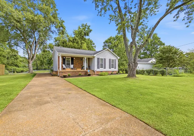 Photo 3 of Sale Pending at 904 Harpeth Bnd Dr, Nashville, TN 37221 | MLS# 3330537 | Listing updated on 2026-10-09