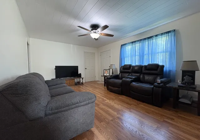 Photo 3 of Single family home for sale at 307 Barkwood Dr, Clarksville, TN 37040 | MLS# 3288023 | Listing updated on 2026-10-22