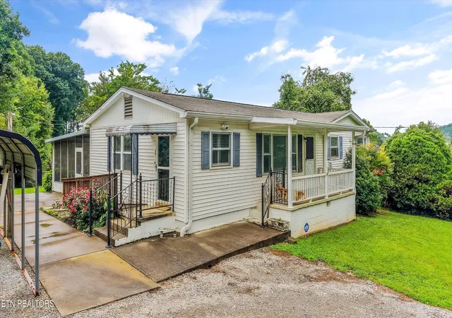 Photo 2 of Single family home for sale at 1809 Andes Rd, Knoxville, TN 37931 | MLS# 3505956 | Listing updated on 2026-09-14