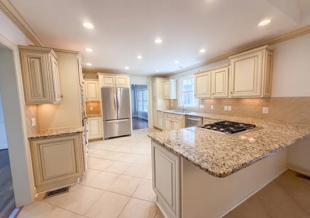 Photo 2 of Single family home for sale at 608 Estes Rd, Nashville, TN 37215 | MLS# 3283660 | Listing updated on 2026-09-14