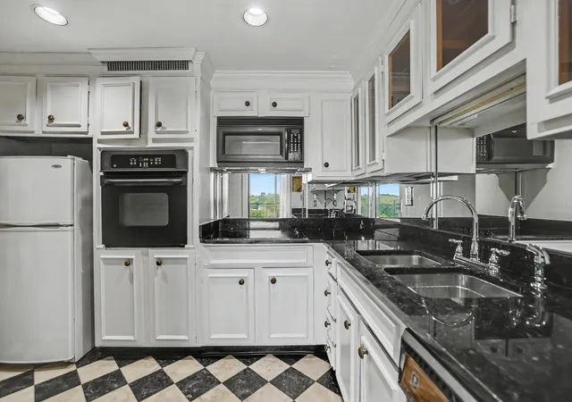 Photo 4 of Condo for sale at 4215 Harding Pike #1011, Nashville, TN 37205 | MLS# 3542453 | Listing updated on 2026-09-15